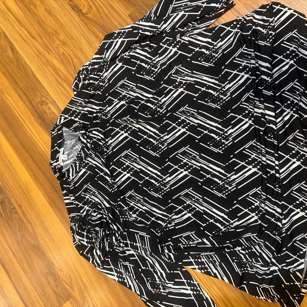 Black and White Geometric Women's Blouse